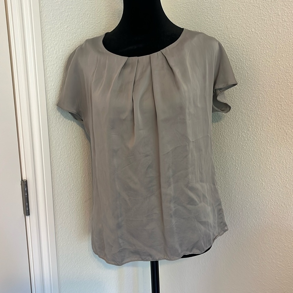 Size 6 gray Boden top